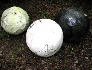 Sculpture Spheres Balls IMG 3534 GK86-cu s9999x323